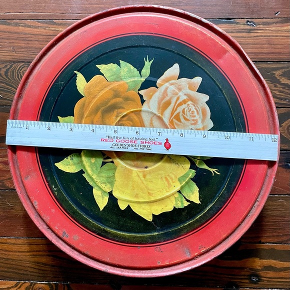 Vtg Large ROSES TIN 🌹 - Picture 2 of 3